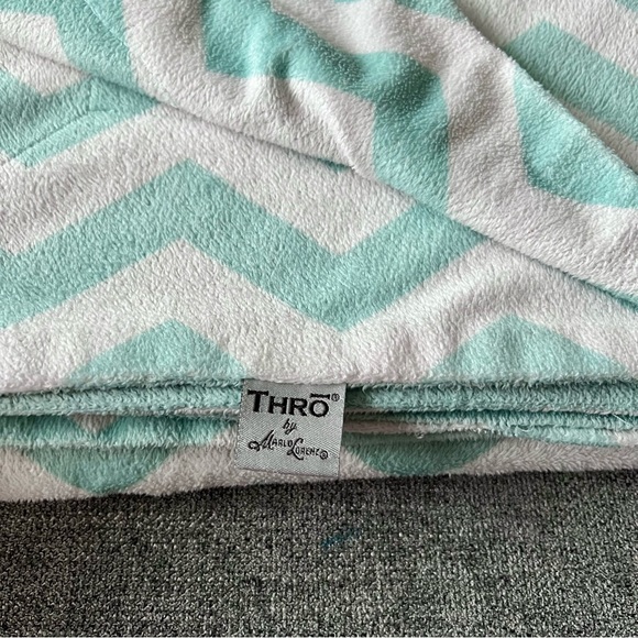 Teal Chevron Throw - Picture 4 of 5